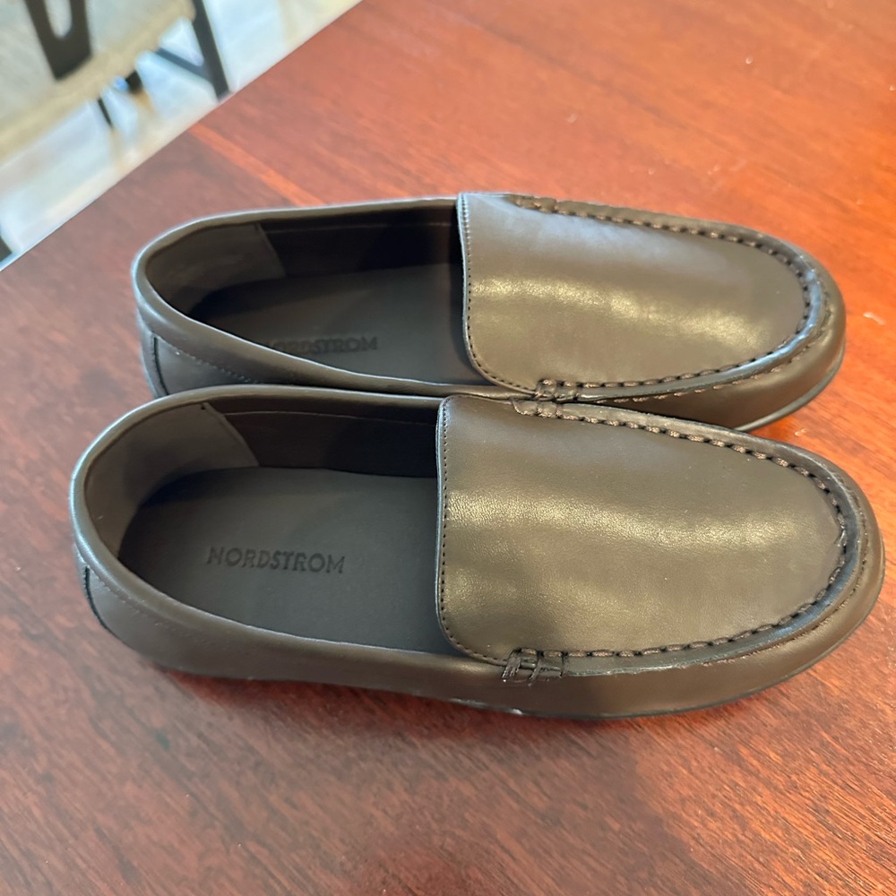 Brand new never worn Nordstrom kids brown moccasin loafer - size 2